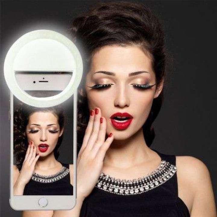 Selfie ring Led luminoso per smartphone - Clicca l'immagine per chiudere
